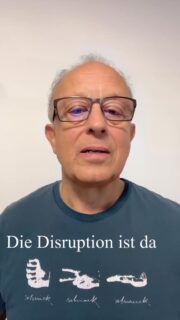 Die Zukunft fährt elektrisch!
Wir können live zuschauen, wie sich die Disruption vollzieht.
Die Zulassungszahlen für Elektro-Pkw sind im Jahresmittel um 40 % gestiegen.
Im Oktober 2025 wurden laut Kraftfahrt-Bundesamt bereits 52.425 Neuwagen als Elektro-Pkw (BEV) zugelassen – das sind 21 % Marktanteil und +47,7 % im Vergleich zum Vorjahresmonat! 🔋
Während Benziner weiter zurückgehen und Diesel längst abgehängt sind, wächst die E-Mobilität rasant.
👉 Es dauert nicht mehr lange, bis BEV die reinen Benziner überholen!
#elektromobilität #eauto #innovation #nachhaltigkeit #autoindustrie #zukunft #energie #mobilitätswende #bev #kraftfahrtbundesamt #automotive #elektroauto #osterholz #grüne