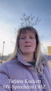 Heute ist Tag der Bildung!
In unserer Stadt gibt es zum Glück eine große Vielfalt an Bildungseinrichtungen: verschiedene staatliche Schulen, eine Privatschule, die Volkshochschule und viele weitere Angebote.
Doch trotz dieser Vielfalt kämpfen viele Schulen mit erheblichen Sanierungsstau. Gleichzeitig sind unsere Kassen leider leer.
💚 Bildung ist für uns Grüne von zentraler Bedeutung! Deshalb fordern wir: ✅ Mehr Geld vom Bund für zusätzliche Lehrkräfte ✅ Mehr Assistenzkräfte ✅ Eine stärkere Integrationsarbeit
🍽️ Ein besonderes Anliegen ist mir persönlich das Thema Mittagessen. Im Sinne der Generationengerechtigkeit fordern wir ein kostenloses Mittagessen für alle Kinder. Kein Kind soll den Schulalltag ohne eine warme Mahlzeit bewältigen müssen.
💬 Was denkt ihr? Wie können wir die Bildung in unserer Stadt verbessern? Teilt eure Ideen in den Kommentaren!
#BildungFürAlle #Kosterholz #Sanierungsstau #ZukunftInvestieren #grüne