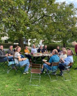 Super Stimmung bei der Wahlparty im Landkreis Osterholz. Kim Fürwentsches liegt vorn.
#gruene #landrat